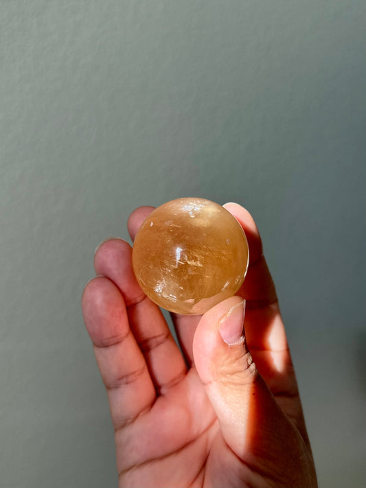 [6] Honey Calcite Sphere