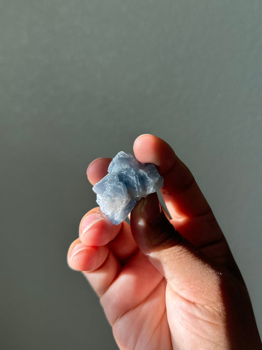 [12] Blue Kyanite Raw Tumble with Quartz Inclusions