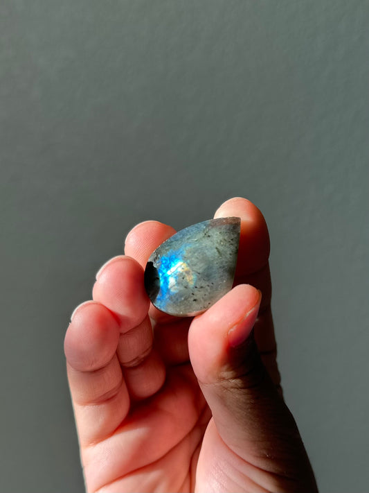 [19] Labradorite Teardrop